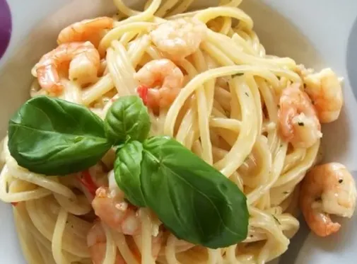 Spaghetti mit scharfer Garnelen Sahne Soße