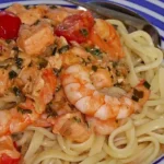 Tagliatelle mit Lachs und Garnelen