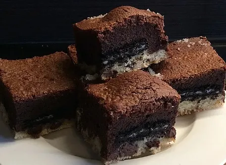 Chocolate Chip Cookie-Brownie mit Oreo-Füllung