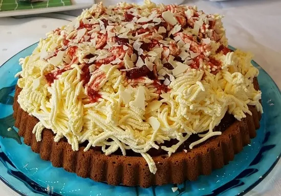 Süßer Spaghettikuchen