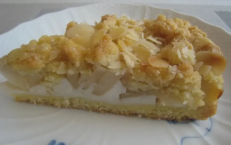 Apfel-Streuselkuchen mit Vanillepudding