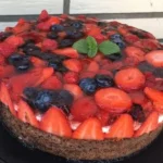 Brownie Torte mit Beeren