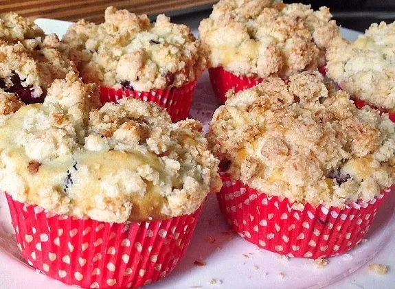 Kirsch Muffins mit Kokosstreusel