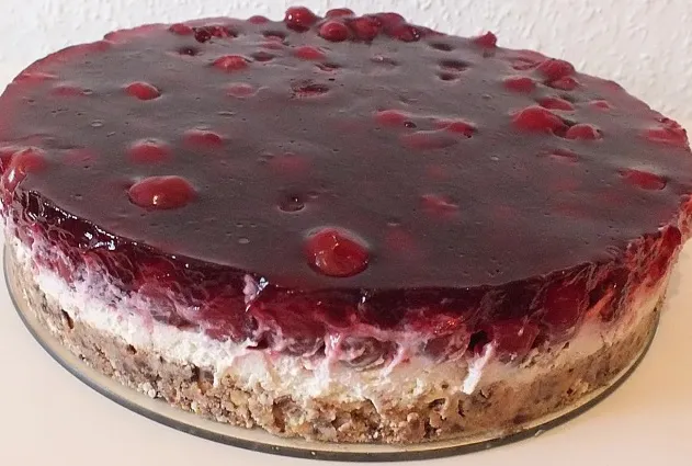 Prinzenrolle Torte mit Kirschen