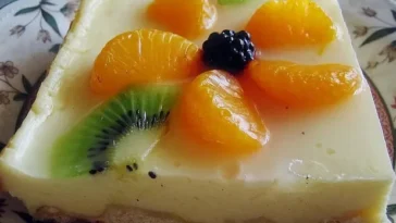 Quarkkuchen vom Blech mit Früchten