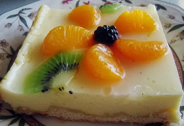 Quarkkuchen vom Blech mit Früchten