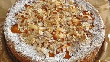 Aprikosenkuchen mit Mandelguss