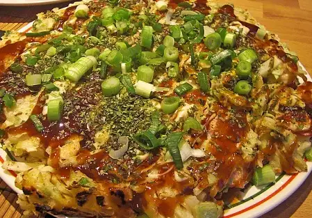 Japanische Pizza bzw Gemüsepfannkuchen