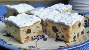 Stollenkuchen vom Blech mit Marzipan