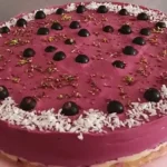 Beeren-Cheesecake mit Keksboden