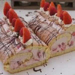 Biskuitrolle mit Erdbeer-Quark-Sahne Füllung
