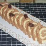 Biskuitrolle mit Nougatfüllung