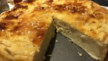 Bodenloser low carb Käsekuchen mit Äpfeln