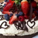 Brownieherz mit Mascarpone und Himbeeren