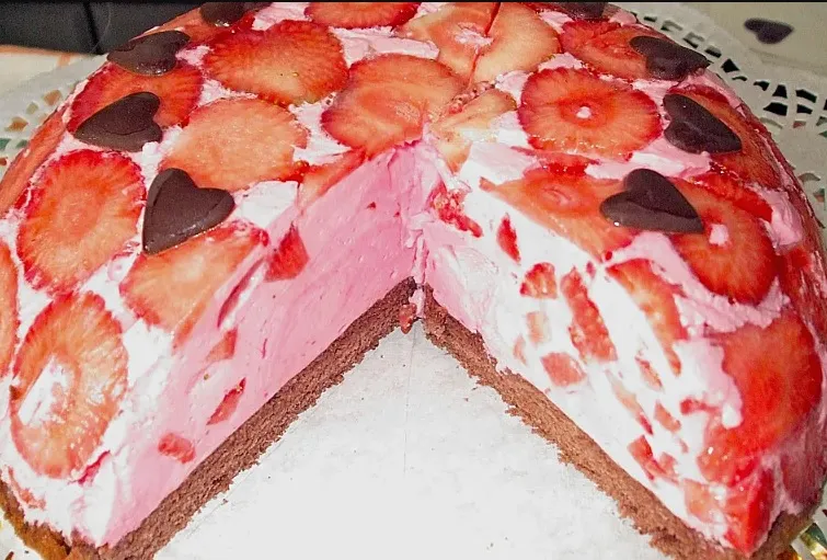 Erdbeerjoghurt Kuppeltorte