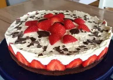 Erdbeerkuchen mit Schokoladenboden