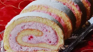 Erdbeermousse - Roulade