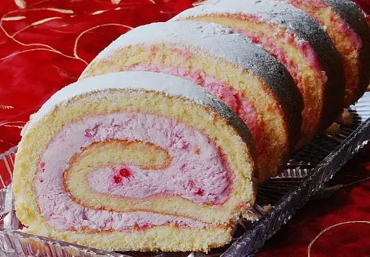 Erdbeermousse - Roulade