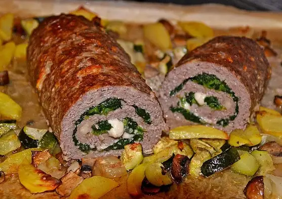 Hackbraten-Roulade mit Spinat