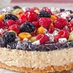 Joghurt-Sahnetorte mit frischen Früchten