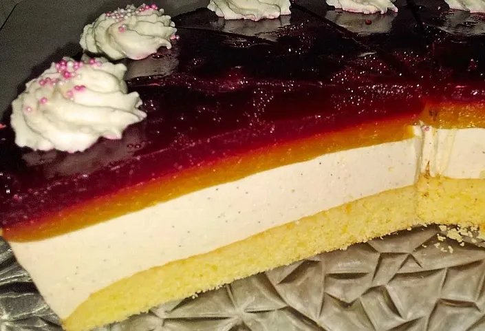 Leichte Pfirsich - Melba - Himbeer -Torte