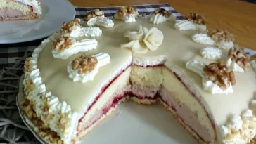 Walnuss Marzipan Torte