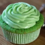 Zitronen - Cupcakes mit Waldmeister - Frischkäse - Creme