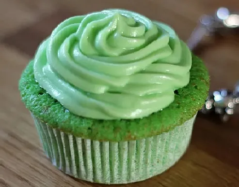 Zitronen - Cupcakes mit Waldmeister - Frischkäse - Creme