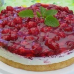 Frische Himbeertorte mit Schmand