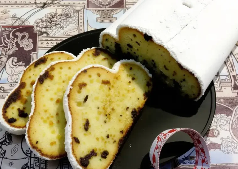 Marzipan Quark Stollen