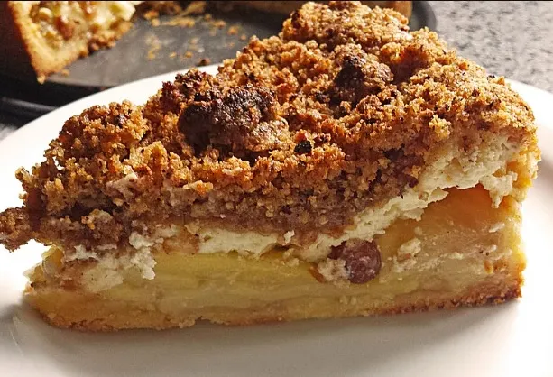 Cinnamon Crumble Apple Pie