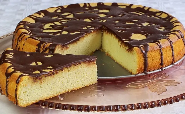 Einfacher Marzipankuchen mit zwei Zutaten