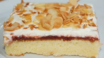 Fantakuchen mit Pflaumenmus-Schmand