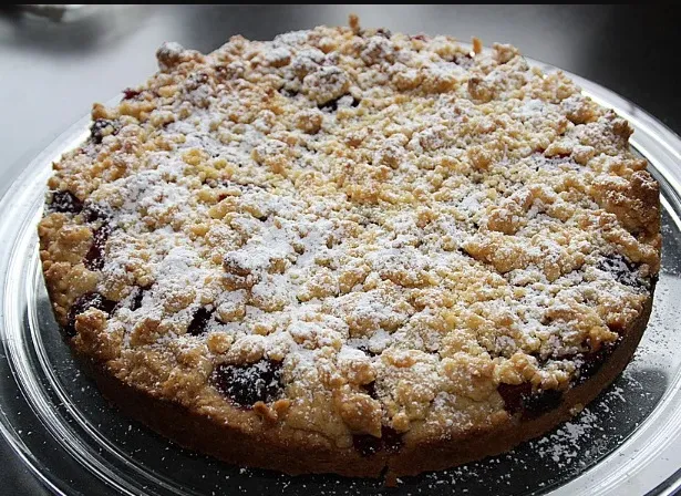 Veganer Erdbeer-Streuselkuchen