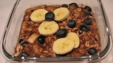 Overnight Oats mit Banane, Kakao, Heidelbeeren