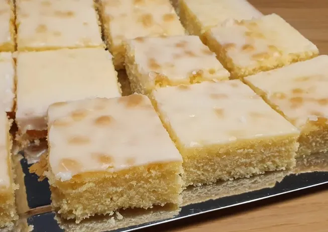 Saftiger Zitronenkuchen