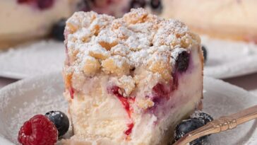 Cremiger Beeren Streuselkuchen