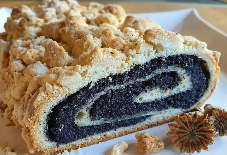 Mohnkuchen Mohnstrudel mit Streuseln, Hefeteig