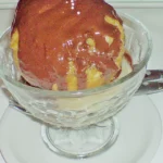 Gebackenes Eis mit Schokoguss