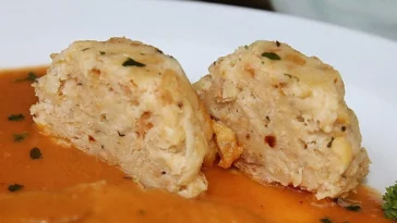 Luftiges Buttermilch-Semmelknödel-Soufflé