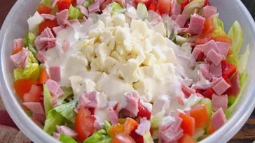 Chefsalat mit schmand dressing