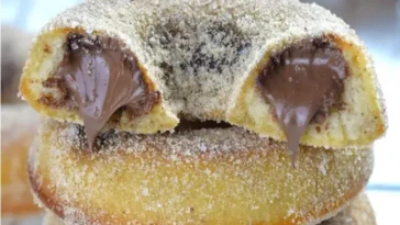 DONUTS GEFÜLLT MIT NUTELLA