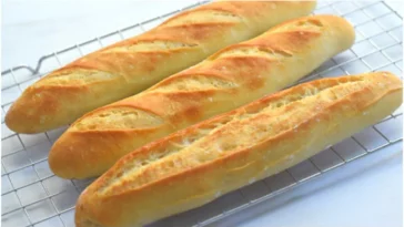 KNUSPRIGE FRANZÖSISCHE BAGUETTES