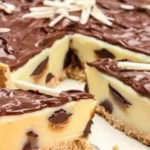 Kinderriegel-Käsekuchen mit Vanillepudding