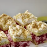 Himmlischer Mandelkuchen mit Baiser und Himbeersahne