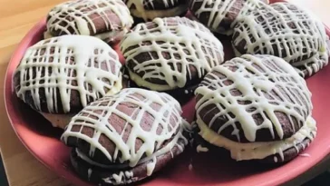 Red Velvet Whoopie Pies