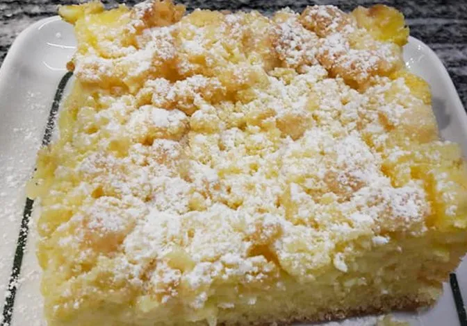 Versunkener Streuselkuchen mit Vanillepudding