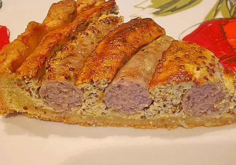 Bratwurst–Torte-mit-Senfkruste