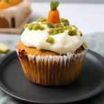 GESUNDE-APFEL-KAROTTEN-MUFFINS-MIT-FRISCHKASE-TOPPING