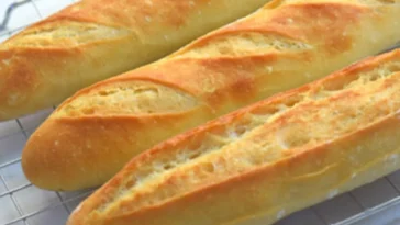 KNUSPRIGE FRANZÖSISCHE BAGUETTES